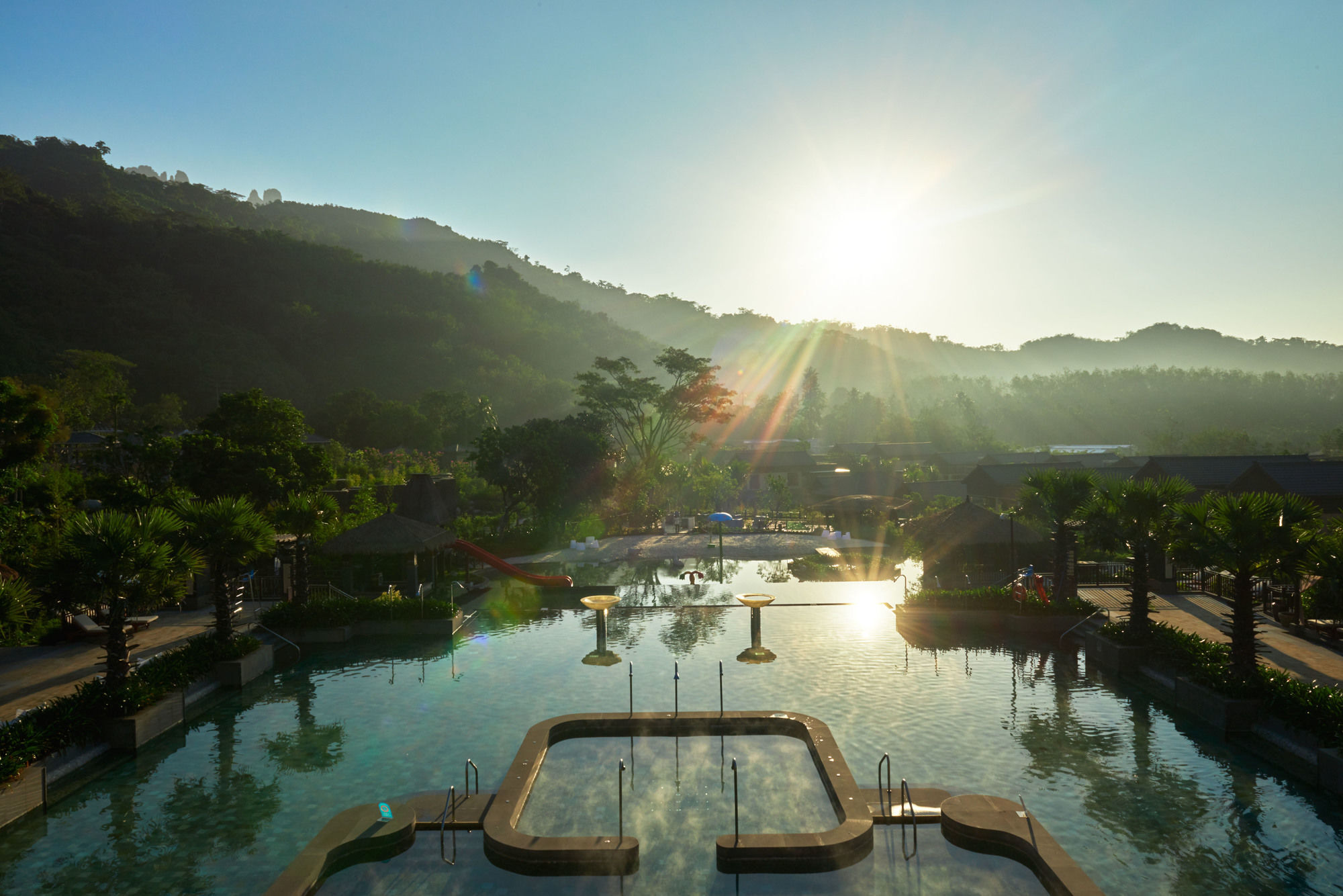 Doubletree Resort By Hilton Hotel Hainan - Qixianling Hot Spring Baoting Zewnętrze zdjęcie